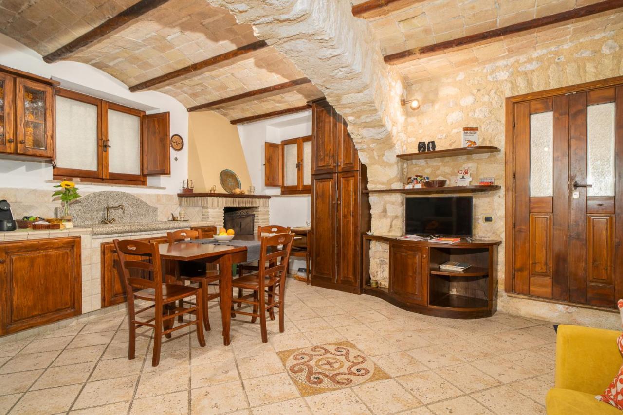 La Casa Dell' Etrusco Villa Tarquinia Luaran gambar
